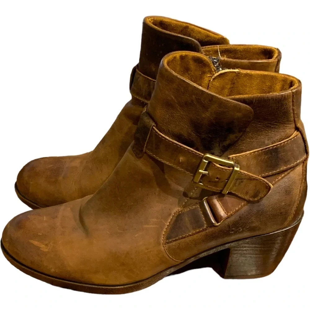 BOC Shea Distressed Leather Booties in Size 11